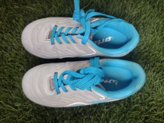 Kids soccer cleats size 9