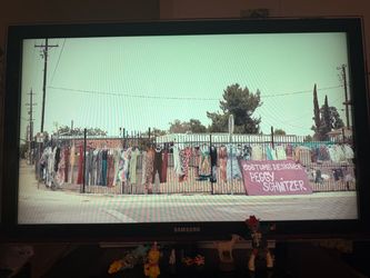 38x23” Samsung TV