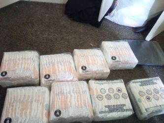 200 size 4 diapers