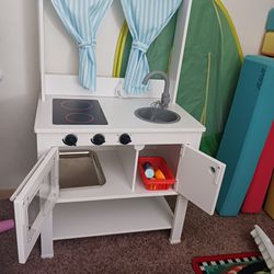 Ikea Kitchen/puppet Theatre With Food And Fridge