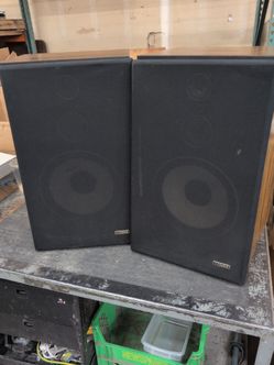 Fisher Floor Speakers Pair