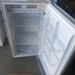 Frigidaire Compact Mini Fridge 3.2 Cu.ft