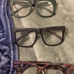 Set of 3 stylish reading glasses.