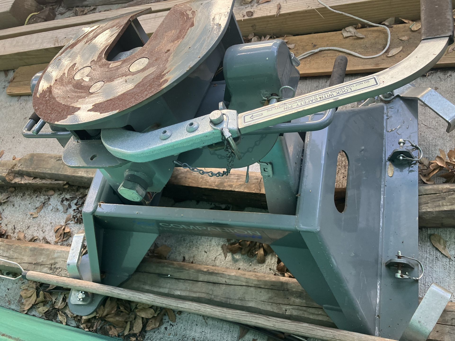 2019 GMC Fifth Wheel Puck System