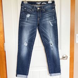 Levi's low rise boyfriend stretch distress jean size 4/5 like new condition