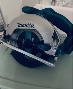 Makita XSS02 18V LXT Lithium-Ion Cordless 6-1/2" Circular Saw