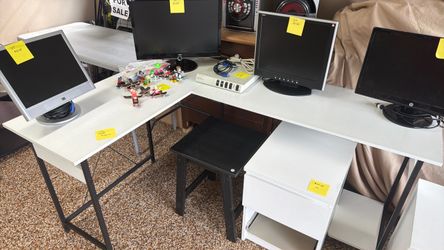 Corner desk