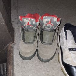 Jordan Nikes Size 5