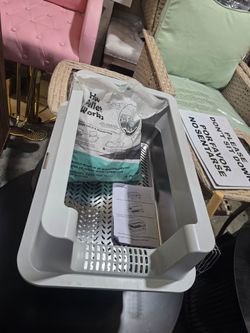 Cat litter box