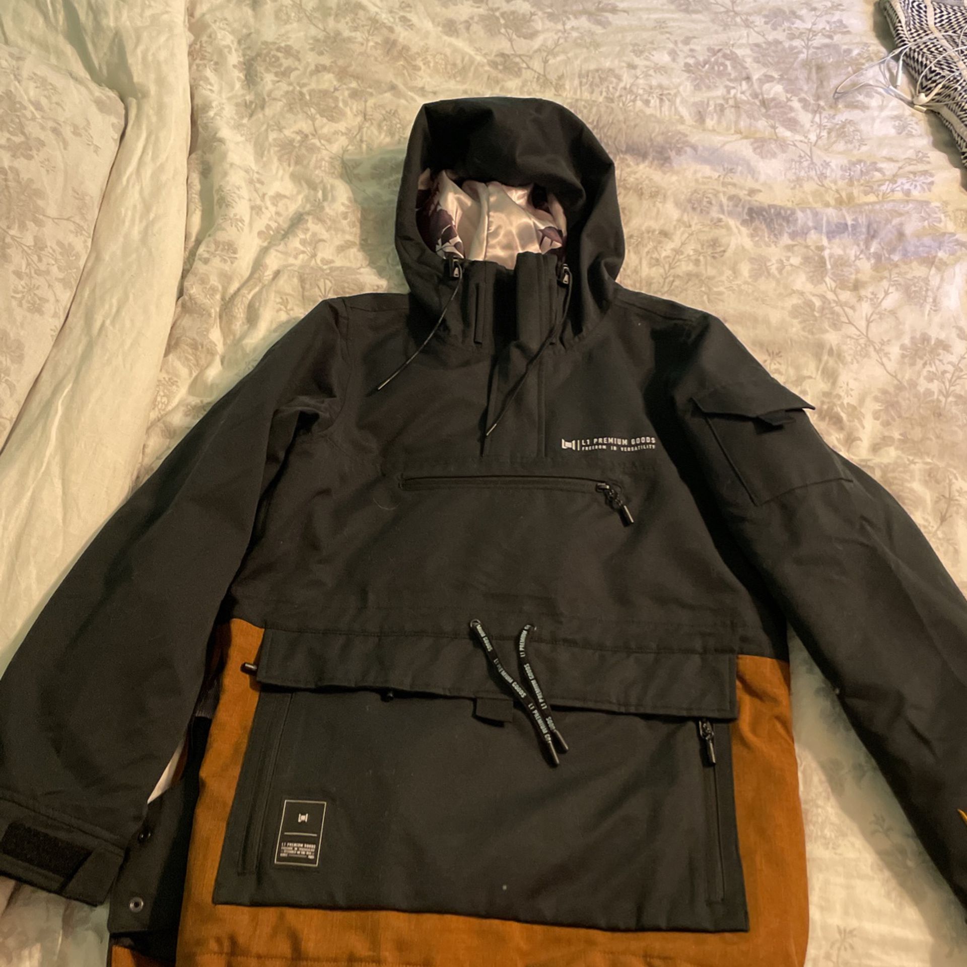 Women’s Small L1 Premium Goods Snow Jacket 
