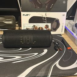 Jbl flip 7 speaker (brand new)