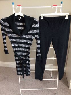 Ladies/Young Women’s Sweater Tunic & Leggings