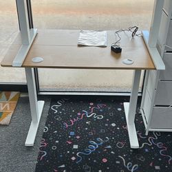 Adjustable Height Desk. New