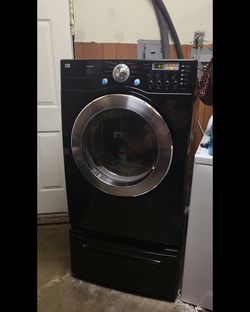 Lg Tromm Front Loader Elec. Dryer W/pedestal