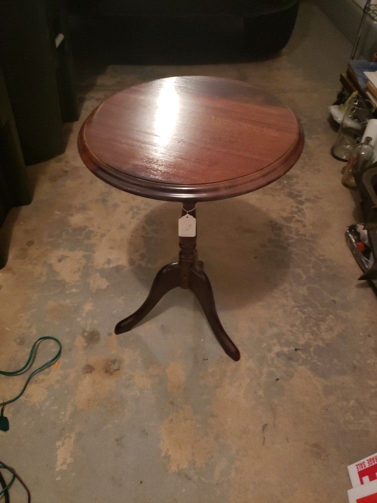 ANTIQUE WOOD TABLE - SIDE / ACCENT