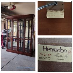 Henredon display/ curio/ china cabinet