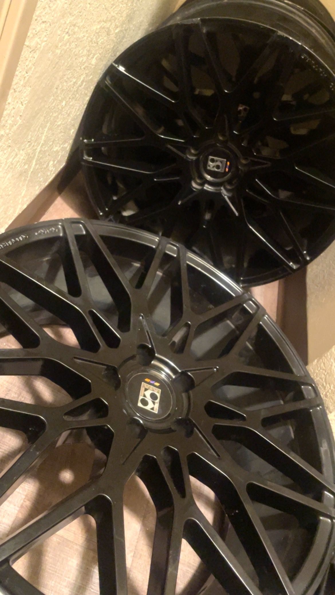 20 “ Koko Kuture Gloss Black Rims mop