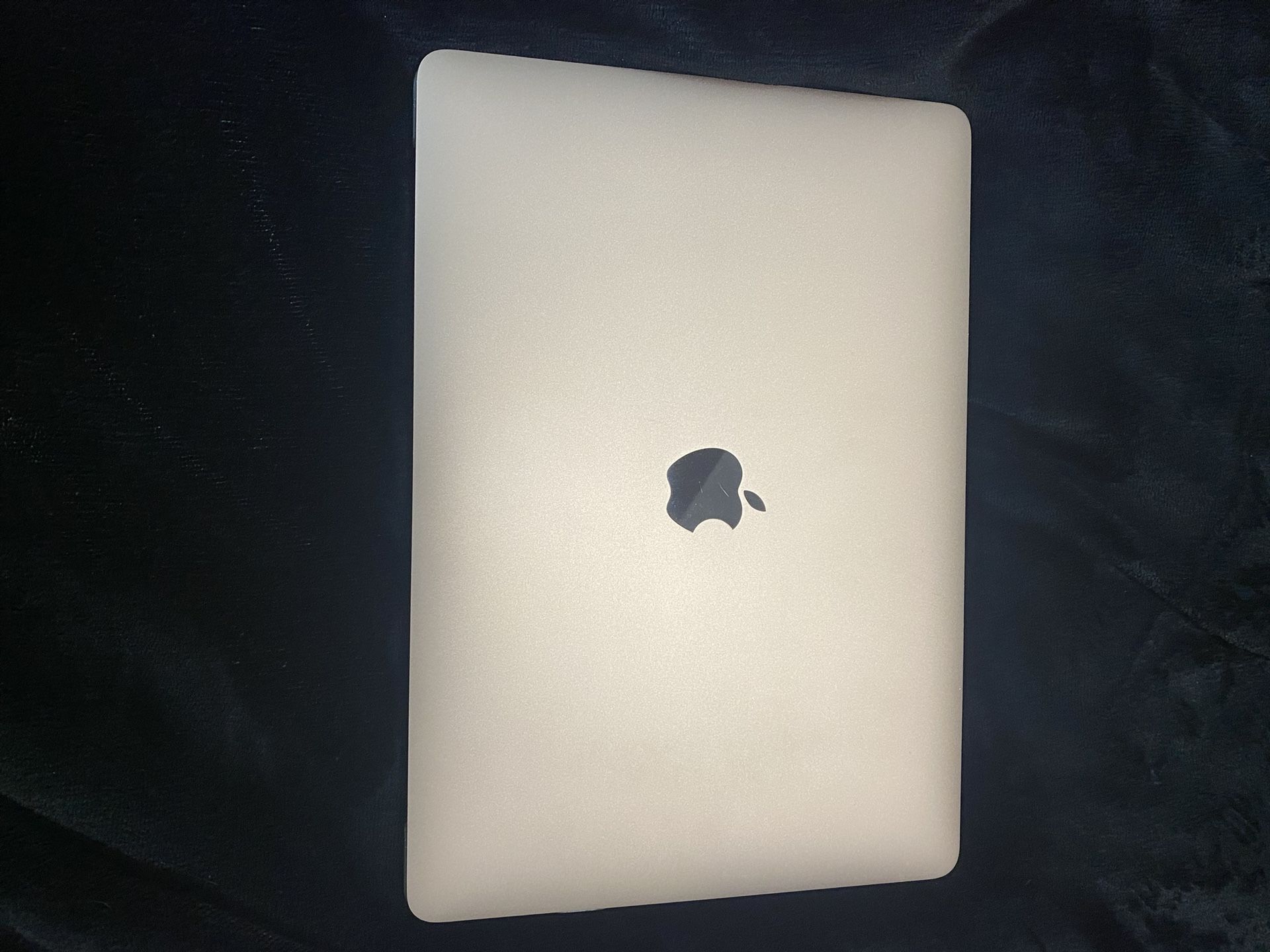 MacBook Air 2020 With Charger Rosegold