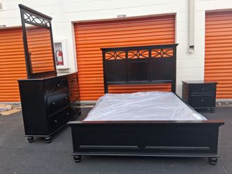 Qun Sz Bd St With Base Good Condition