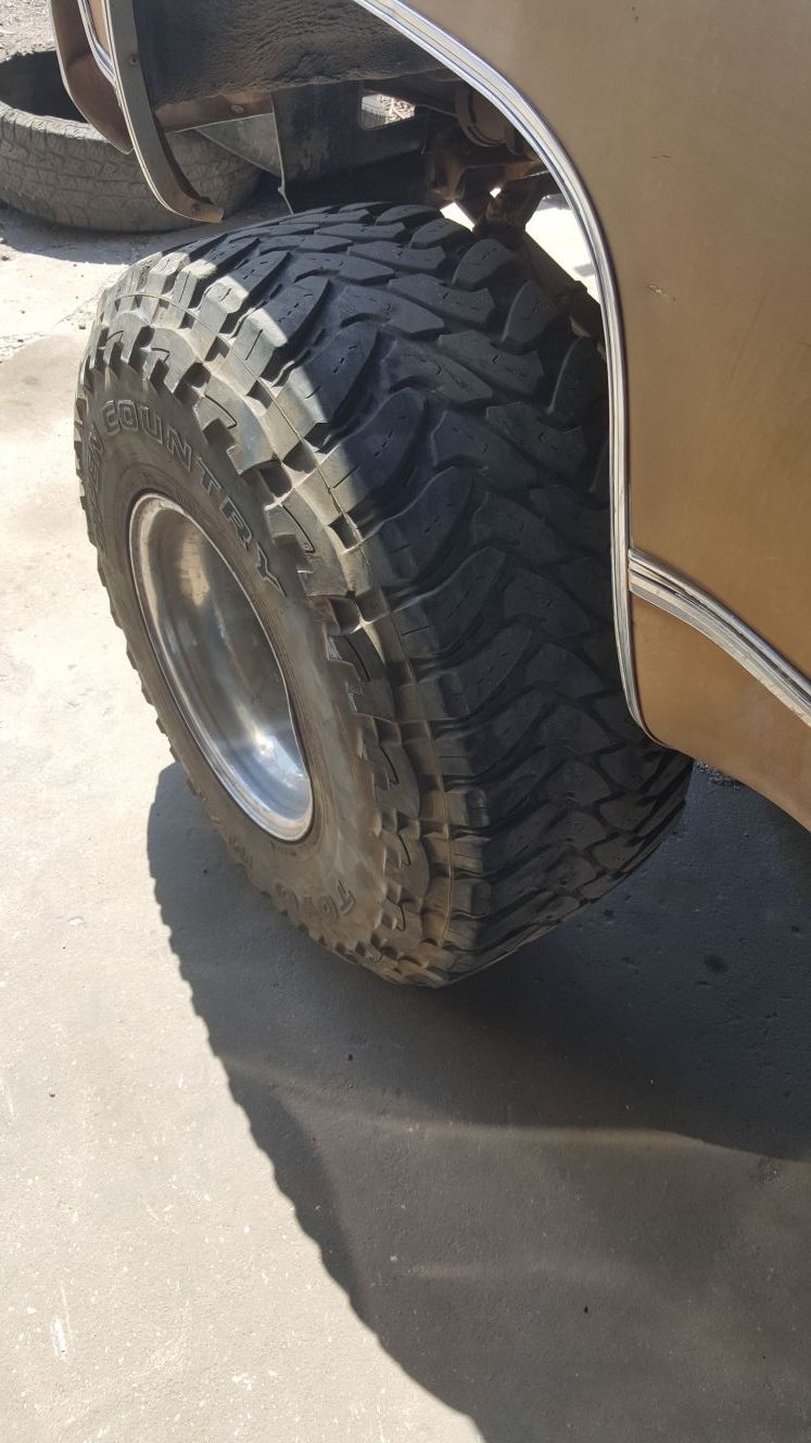 4 deep dish aluminum wheels with 35x13.5x15 6 lug Chevy wheels