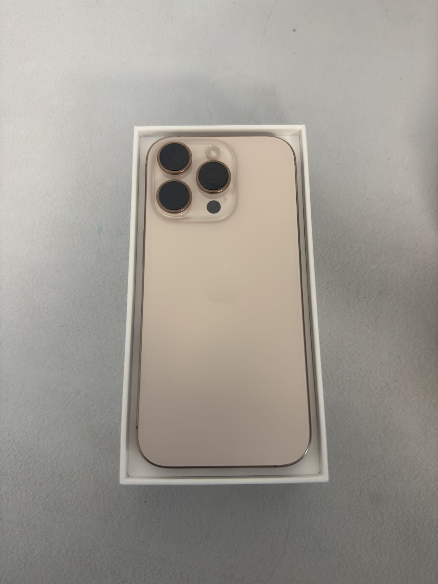iPhone 16 Pro Desert Titanium 256GB