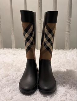 Women’s Burberry boots size 8