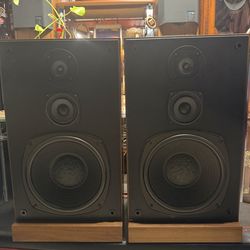 Nice vintage Realistic Optimus 25 speaker