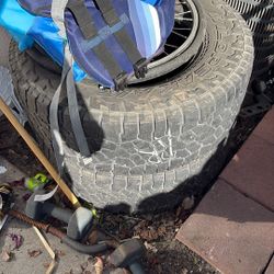 Falken Wildpeak A/t 285/70/17 USED