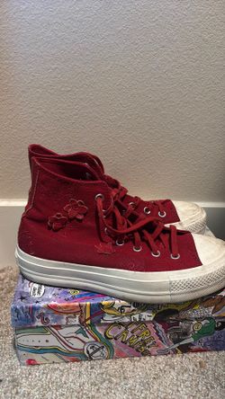 Red Converse, cherry blossom 8,5
