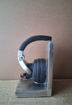 Bellaa Vintage Headphone Decorative Bookend – Music/DJ Theme