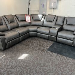 Power Reclining Sectional 