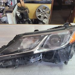 2018 - 21 - TOYOTA CAMRY- LEFT- HEADLIGHT 