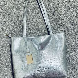 Elegant Silver Matching Set – Tote Bag & Slide Sandals
