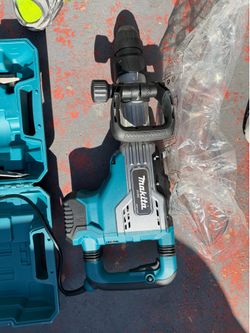 Makita 1-1/8" 43 lb. Demolition Hammer chipping– BRAND NEW**