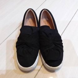 Women’s Black Slip-on Shoes Size 7.5