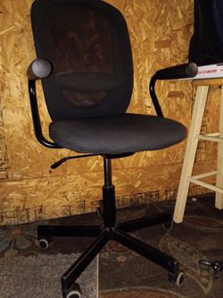 Flintan Office Chairs with Armrests($10.00)