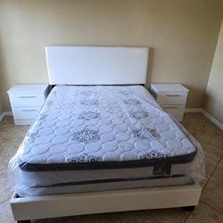 Cama Con Colchón Y 2 mesas de noche