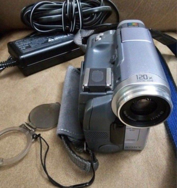 Sony Handycam DCR TRV22 MiniDV Mini DV Video Camera $120 Firm