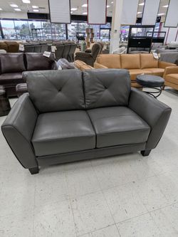 Trento Gray Loveseat