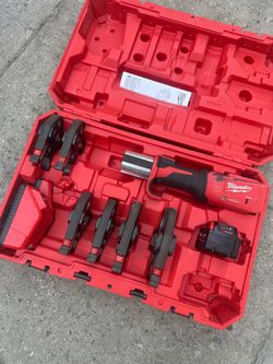 Milwaukee M18 18-Volt Lithium-Ion Brushless Cordless FORCE LOGIC Pro Press ProPress Tool Kit w/ 1/2 in. - 2 in. Jaws Kit ( 6x Jaws )  $2399