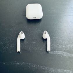 Apple AirPods (1st Generation) 