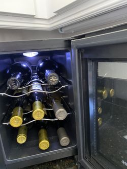Wine refrigerator