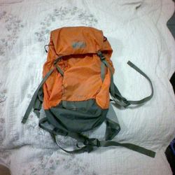 REI FLASH 22 HIKING BAG
