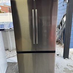 Samsung refrigerator 36 x 28 x69 brand new one receipt for 90 days warranty
