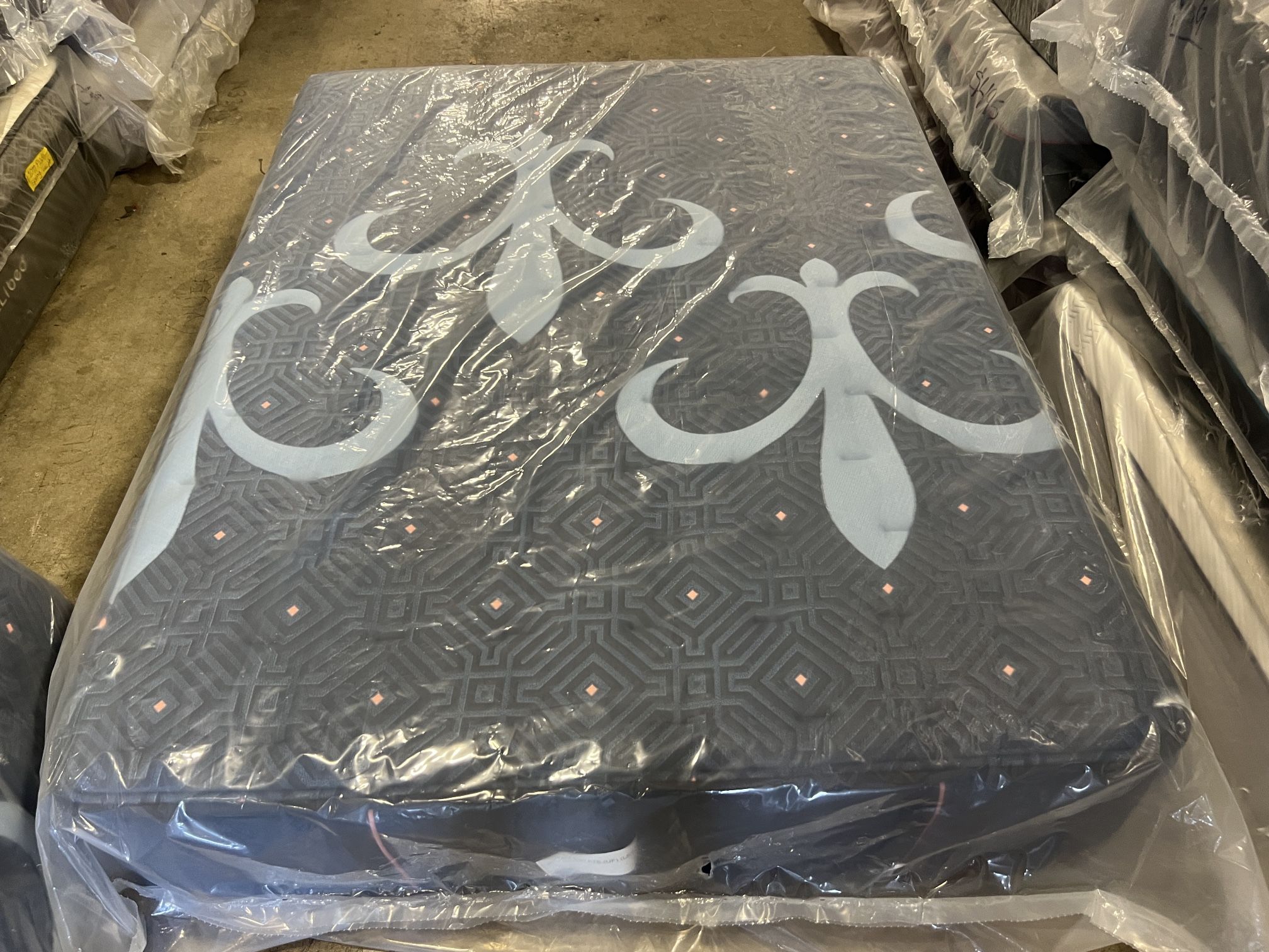 💥Queen Mattress Stearns And Foster Lux Estate ULTRA FIRM💥