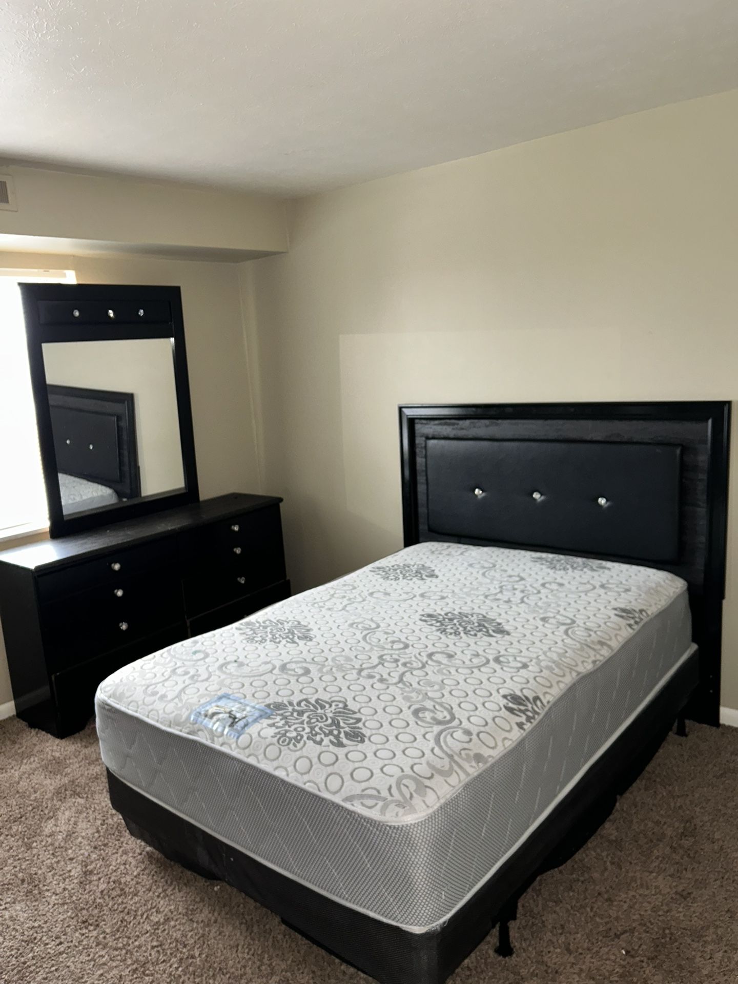 Full size Bedroom