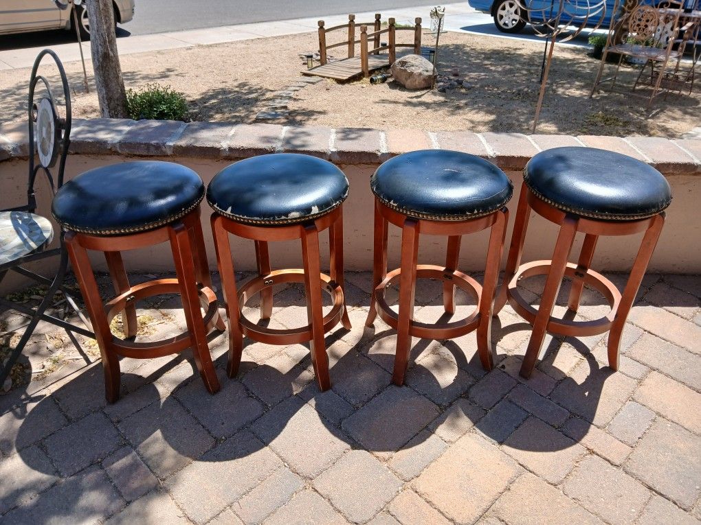 Pending PU 4 Bar Stools 24" High