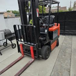 Forklift 