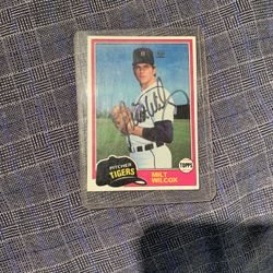 Milt WILCOX  Signed   Great Card   