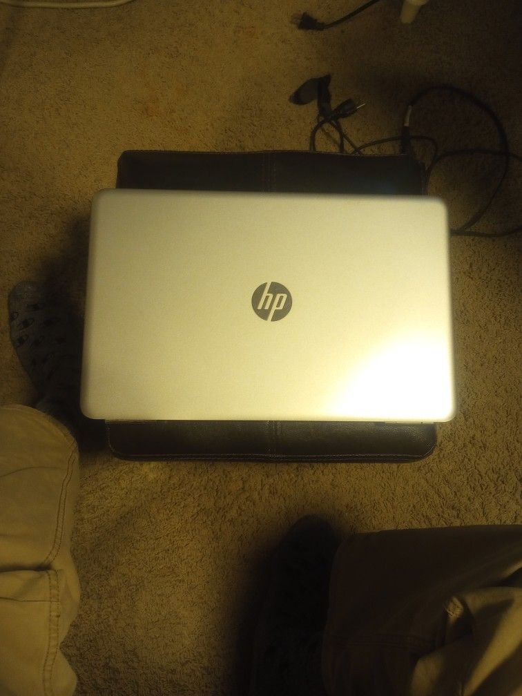 HP Pavilion Notebook PC. Color Grey. 15in.